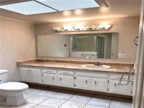 1562  Golden Rain  44C  M2, Seal Beach, CA