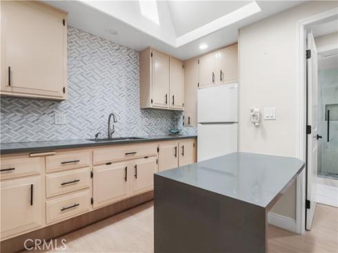 1221 Knollwood 47J Road, Seal Beach, CA