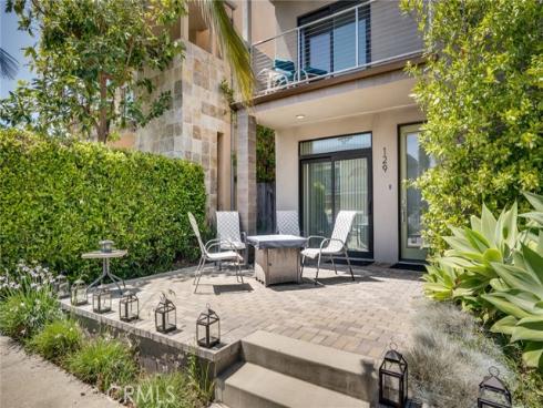 129  Dolphin  , Seal Beach, CA