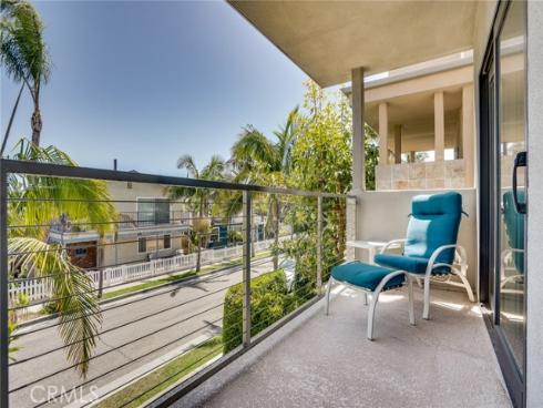 129  Dolphin  , Seal Beach, CA