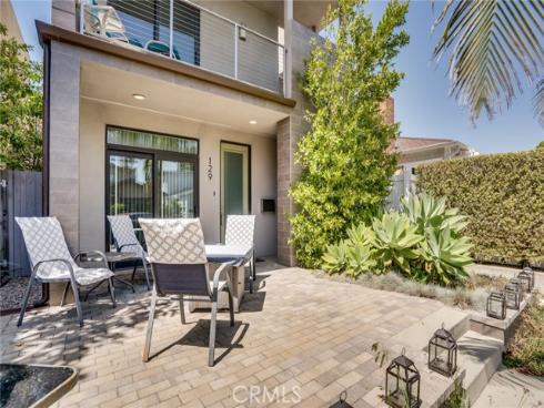 129  Dolphin  , Seal Beach, CA