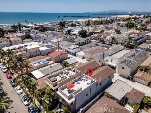 129  Dolphin  , Seal Beach, CA