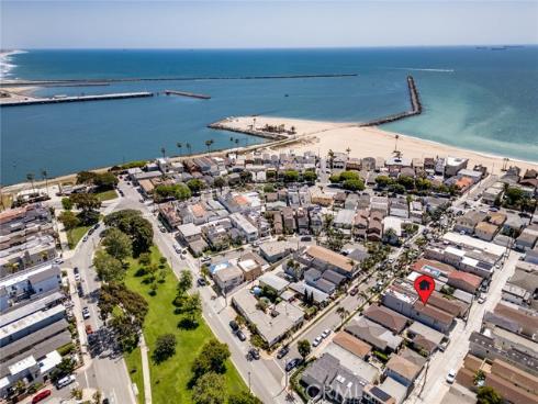 129  Dolphin  , Seal Beach, CA