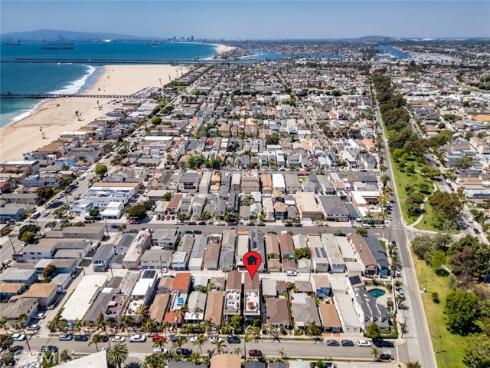 129  Dolphin  , Seal Beach, CA