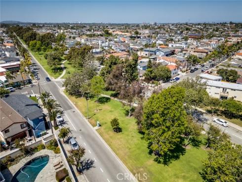 129  Dolphin  , Seal Beach, CA