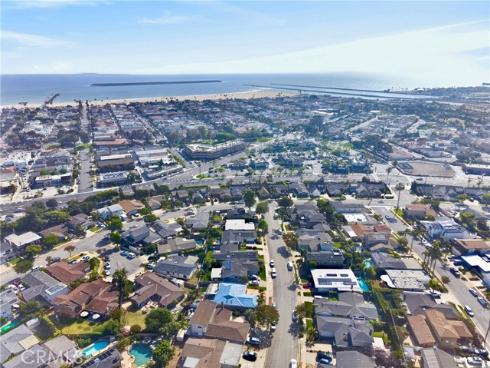 800 Driftwood Avenue, Seal Beach, CA