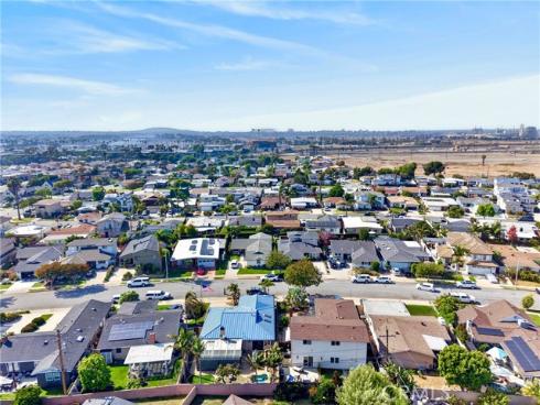 800 Driftwood Avenue, Seal Beach, CA