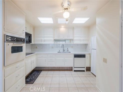 1681 Tam O Shanter M12 10H Road, Seal Beach, CA