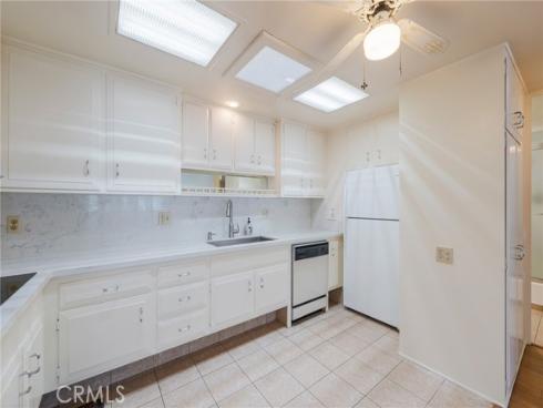 1681 Tam O Shanter M12 10H Road, Seal Beach, CA