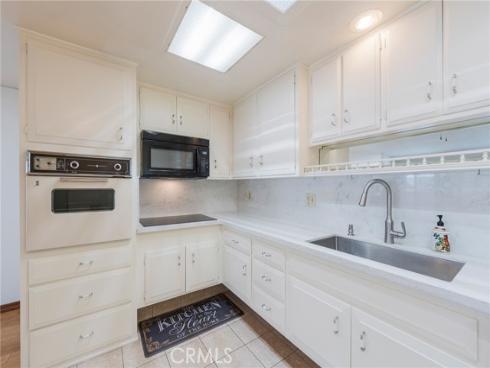 1681 Tam O Shanter M12 10H Road, Seal Beach, CA
