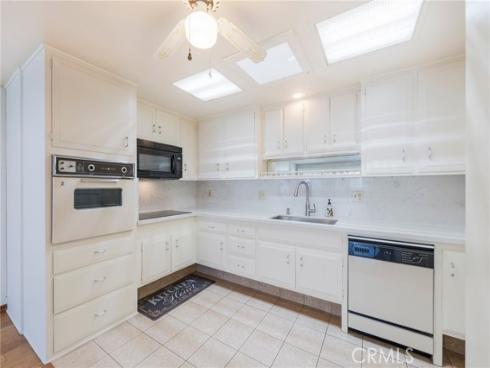 1681 Tam O Shanter M12 10H Road, Seal Beach, CA