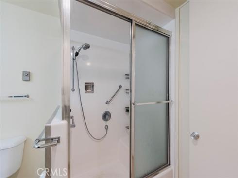 1681 Tam O Shanter M12 10H Road, Seal Beach, CA
