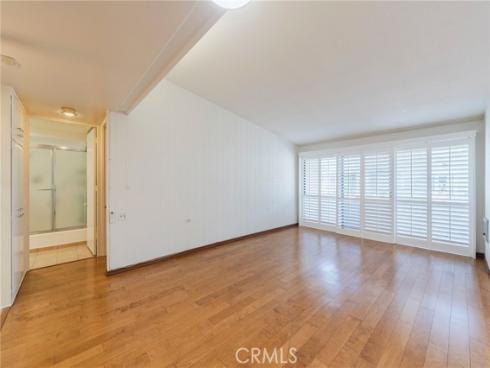 1681 Tam O Shanter M12 10H Road, Seal Beach, CA