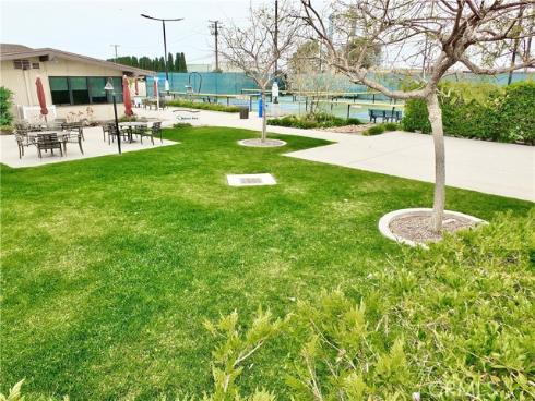 1740 Tam O'shanter 1A Road, Seal Beach, CA
