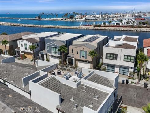 208 Ocean Place , Seal Beach, CA