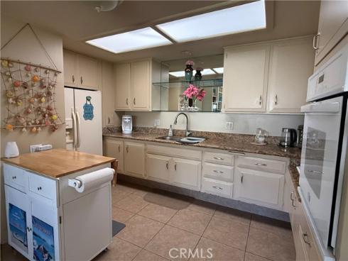 1641 Monterey Rd M2-18a , Seal Beach, CA