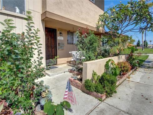 10552  Royal Oak   Way, Stanton, CA