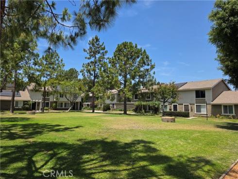 11219 Hood , Stanton, CA