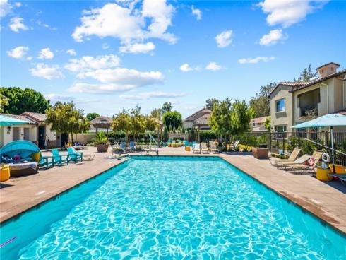 437  Lucent  , Stanton, CA