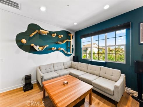 437  Lucent  , Stanton, CA