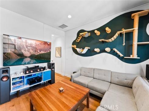 437  Lucent  , Stanton, CA