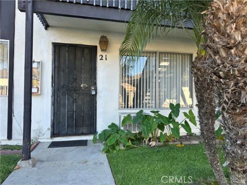 7100 Cerritos 21