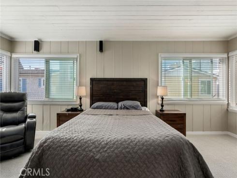 24 Surfside Avenue , Surfside, CA