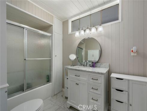 24 Surfside Avenue , Surfside, CA