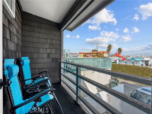 24 Surfside Avenue , Surfside, CA