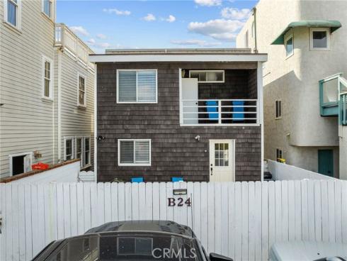 24 Surfside Avenue , Surfside, CA