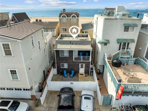24 Surfside Avenue , Surfside, CA