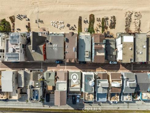 24 Surfside Avenue , Surfside, CA