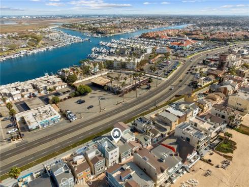 24 Surfside Avenue , Surfside, CA