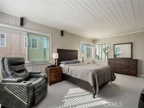 24 Surfside Avenue , Surfside, CA