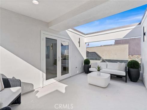 105 Surfside Avenue , Surfside, CA