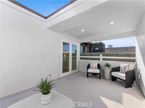 105 Surfside Avenue , Surfside, CA