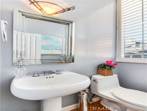 67 A Surfside Avenue, Surfside, CA