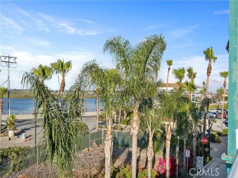 20 Pacific Avenue, Surfside, CA