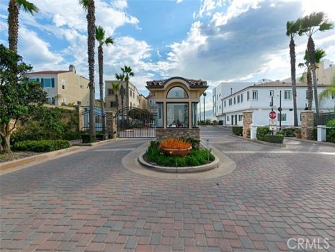 20 Pacific Avenue, Surfside, CA
