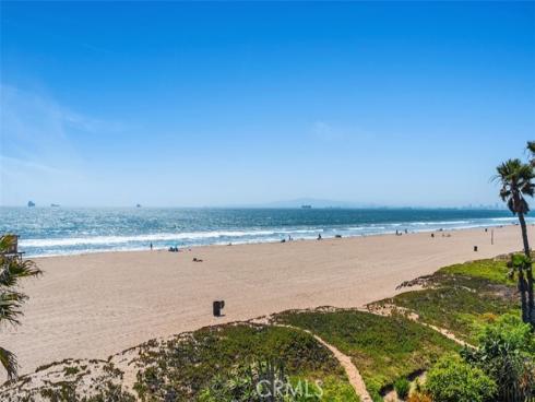17111 S Pacific Avenue, Sunset Beach, CA
