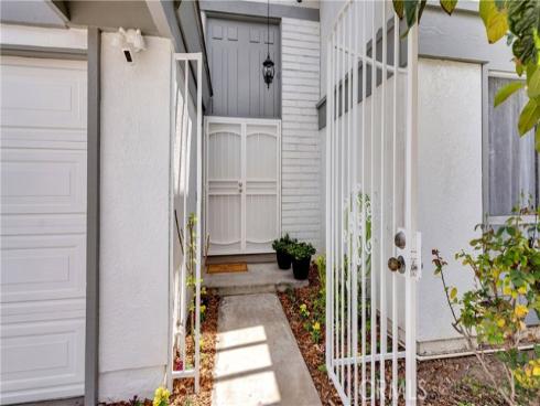 14882 Bridgeport Road, Tustin, CA