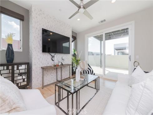 421 Transport , Tustin, CA