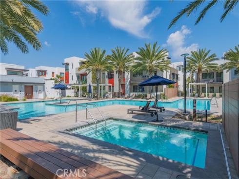 421  Transport  , Tustin, CA