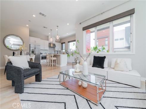 421 Transport , Tustin, CA