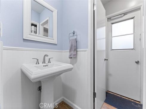 1121 E 1st Street, Tustin, CA