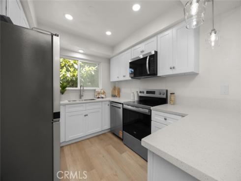 1881 Mitchell 114 Avenue, Tustin, CA