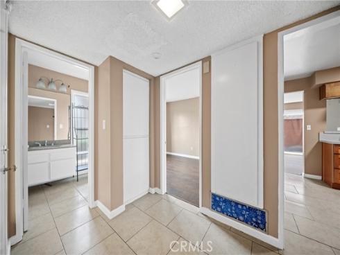 1192  Mitchell  70  Avenue, Tustin, CA