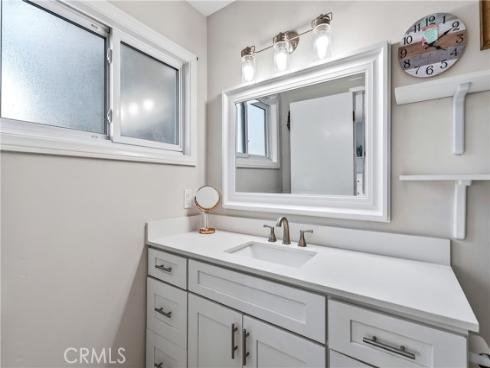 17562  Laurie  , Tustin, CA