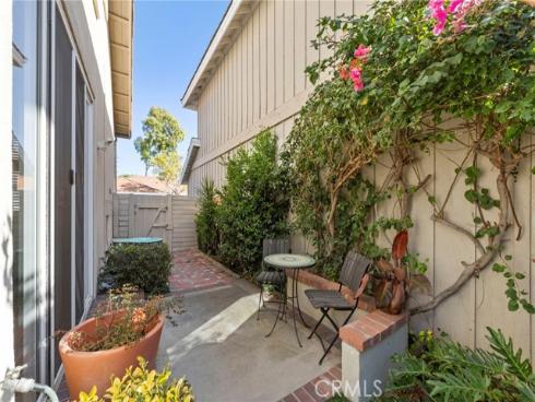 2042  Seminole  , Tustin, CA