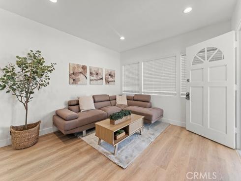 1056  Walter   Avenue, Tustin, CA